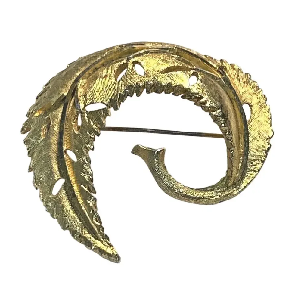 Vintage BSK brooch textured dimensional gold tone swoosh style leaf motif pin